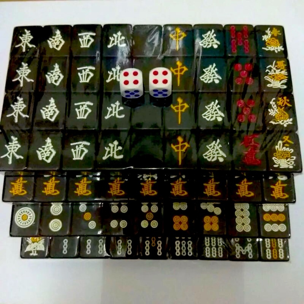 Black, White, Red, Gold 22mm mahjong tiles. 144 pcs, two dice.